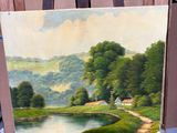 une peinture à l'huile représentant un paysage sur un chevalet, avec une maison au loin