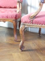 Réunion de DEUX FAUTEUILS en noyer mouluré et sculpté à doss… (photo 4)