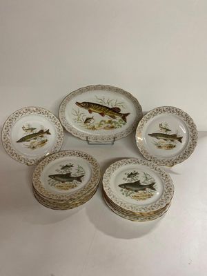 LIMOGES, modèle Chadelaud Service en porcelaine à décor de p…