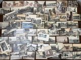 beaucoup de vieilles photos sur la table ensemble