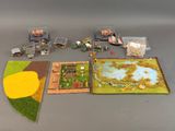 un grand nombre de jouets posés sur une table