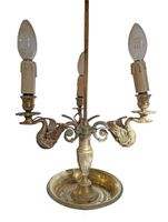 Lampe dite de bouillotte à trois lumière à décor de cygnes, … (photo 2)