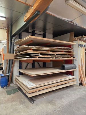 Portant "CANTILEVER" métallique à 3 supports. 12 consoles - …