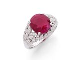 une bague en rubis et diamants