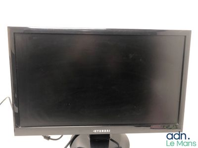 une image représentant un écran d'ordinateur posé sur un support