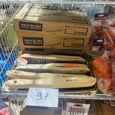 a lot of different types of knives on display in a store