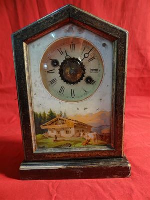 Pendule en bois de placage , ornée sous le cadran d un verre…