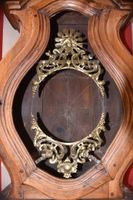Horloge de parquet en noyer de forme mouvementée. (photo 3)