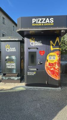 two vending machines that have pizzas on them