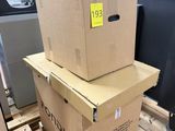 deux cartons empilés l'un sur l'autre sur une palette