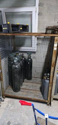 1 CAISSE METALLIQUE SANS PORTE, DIMENSION : 120 x 100 x 165,…