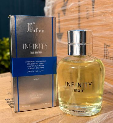 l'image d'un flacon de parfum posé à côté d'une boîte