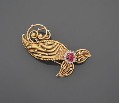 Importante broche en or jaune 18K 750 millièmes figurant une…