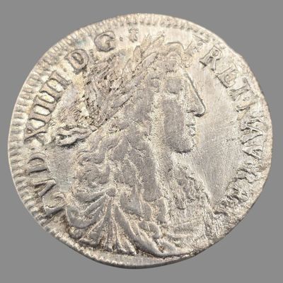 Pièce en argent avec la tête d'une femme de profil