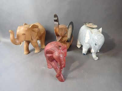19 éléphants en bois, dont 1 peigne, de style africain L : 4…