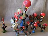 un grand nombre de figurines posées sur une table