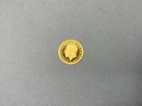 gros plan d'une pièce d'or sur laquelle figure un homme