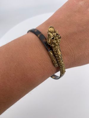 Bracelet jonc en écaille à décor de tête de dragon en métal …