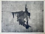 une image représentant un dessin en noir et blanc d'une personne suspendue à une corde