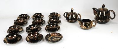 many pieces of pottery that are sitting on a table