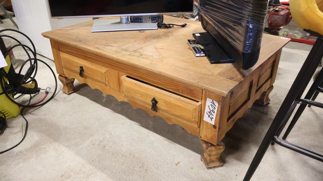 Table basse en bois en pin ouvrant à 2 tiroirs en façade. H 41 L ...