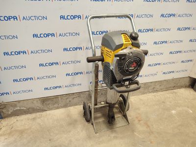 une petite machine qui se trouve dans une pièce
