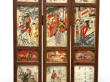 une image représentant un paravent à trois panneaux orné de peintures asiatiques