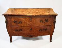 Commode en bois et bois de placage galbée sur trois faces. (photo 2)