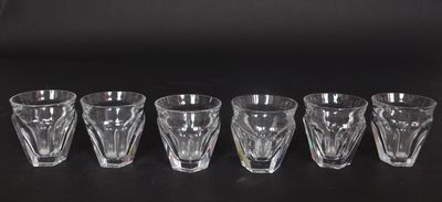 BACCARAT, France. Suite de six gobelets à liqueur en cristal…