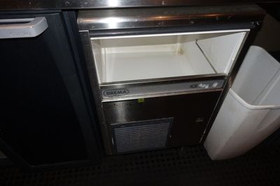 SUR DESIGNATION : Une machine à glaçons BREMA ICE MAKERS ***…
