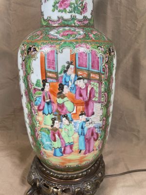 CHINE-CANTON Important vase balustre en porcelaine à décor d…