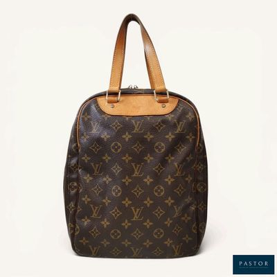 un sac à dos Louis Vuitton muni d'une poignée en cuir marron