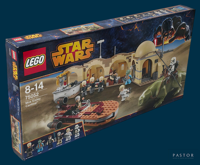 un coffret Lego Star Wars dans sa boîte, posé sur la table