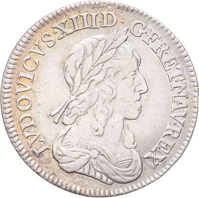 gros plan d'une pièce de monnaie sur fond blanc