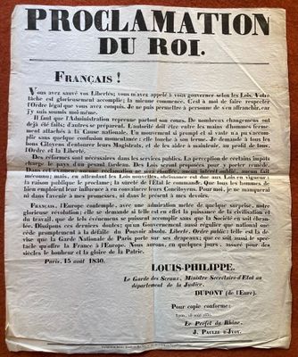un vieux document comportant une image en noir et blanc d'un homme en costume