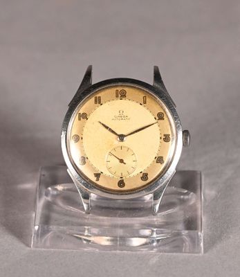a watch that is sitting on top of a clear stand