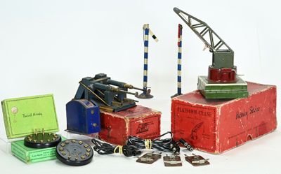 de nombreux types de jouets différents posés sur la table