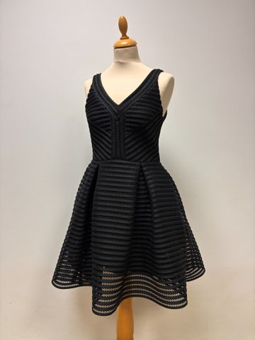 MAJE – Magnifique robe noire effet bouffante. Taille : 3. Très bo...