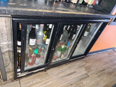 Y2 : Réfrigérateur bas 3 portes vitrées METRO