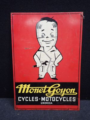 une vieille enseigne publicitaire pour un magasin de motos, sur laquelle figure un personnage de bande dessinée