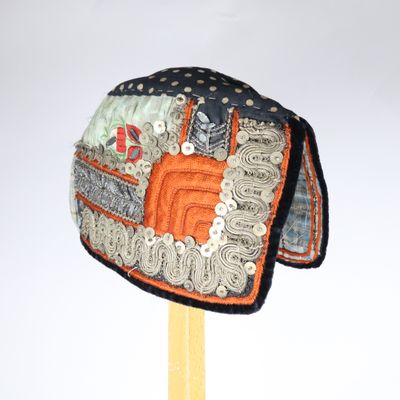 a picture of a hat on a stick with buttons on it