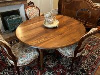 TABLE ovale en bois naturel à volet reposant sur quatre pied…