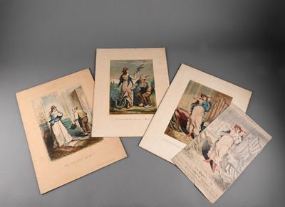 quatre gravures anciennes représentant des femmes en robe et chapeau, posées sur une table