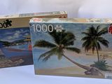 boîte à puzzle avec l'image d'un palmier et d'un bateau sur la plage