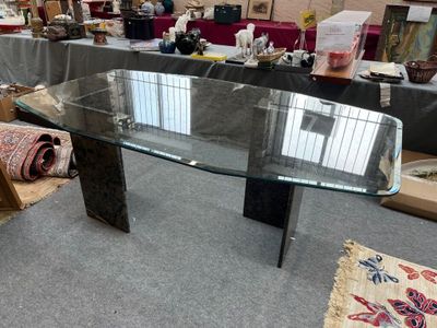 Table de salle à manger en verre biseauté sur piètement en m…