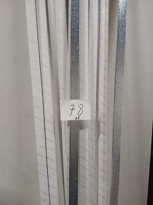 Lot de 20 baguettes finition bois clair avec insert décorati…