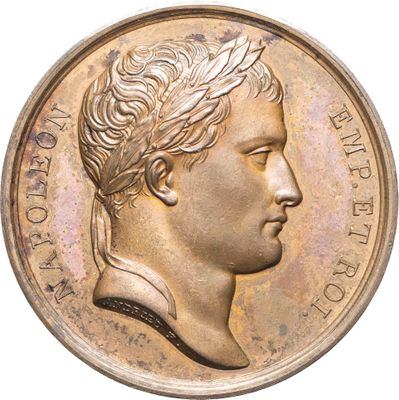 une vieille pièce de monnaie sur laquelle figure une tête de femme