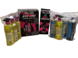 trois bouteilles de shampoing et deux paquets de shampoing