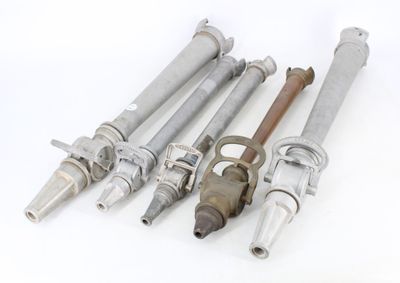 Lot de cinq lances à incendie de sapeur pompiers Dont fabric…