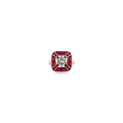 une bague en rubis et diamants
